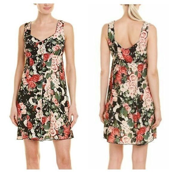 Anna‎ Sui - Picture 1 of 6